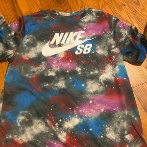 Boys Galaxy Nike t-shirt size M